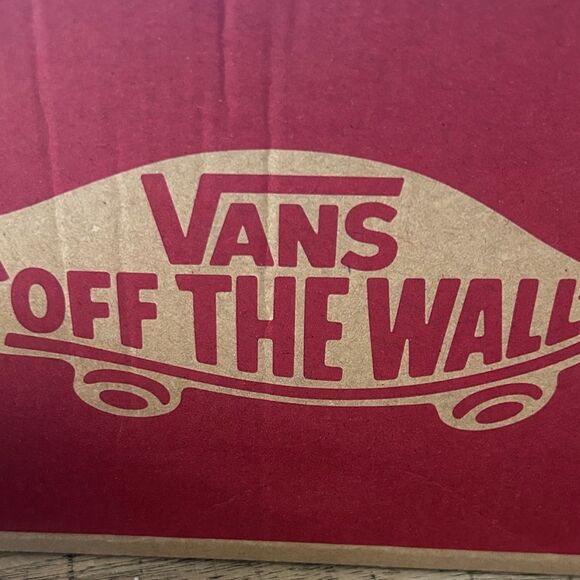 Vans 🛹 🏎️ 🏖️ Checkered Slip-On Sneakers Designed in Cali for rad good looks 👀 - Picture 3 of 17